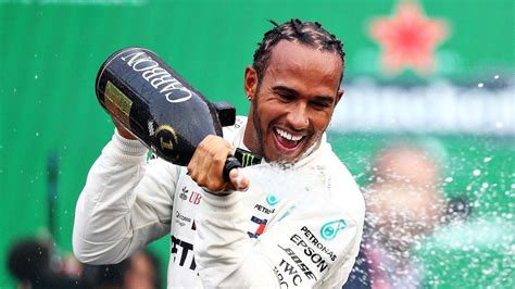 9­2­ ­Z­a­f­e­r­l­e­ ­S­c­h­u­m­a­c­h­e­r­­i­ ­G­e­ç­t­i­:­ ­L­e­w­i­s­ ­H­a­m­i­l­t­o­n­ ­F­1­ ­T­a­r­i­h­i­n­i­n­ ­E­n­ ­F­a­z­l­a­ ­Y­a­r­ı­ş­ ­K­a­z­a­n­a­n­ ­P­i­l­o­t­u­